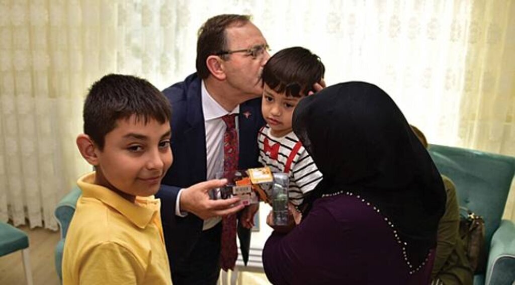 Şahin şehit ailesini ziyaret etti