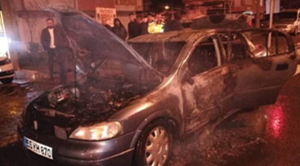 Samsun'da hareket halindeki otomobil yandı