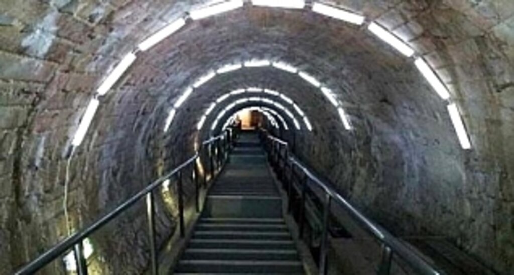 YERİN 120 METRE ALTINDA CENNET YARATTILAR!