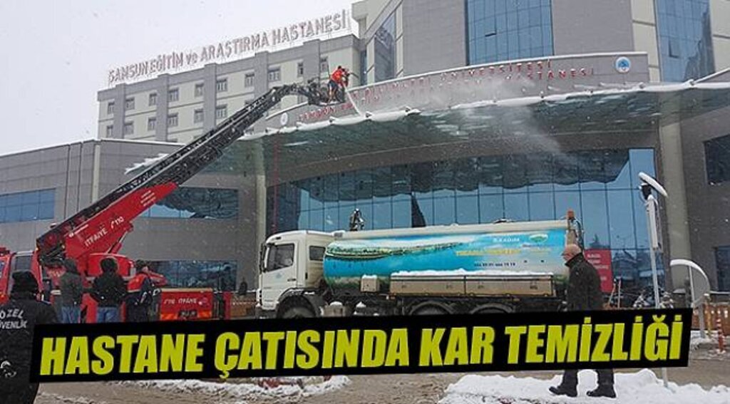 Hastane çatısında kar temizliği