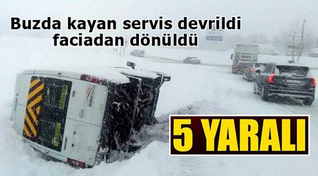 Samsun'da buzdan kayan minibüs devrildi: 5 yaralı