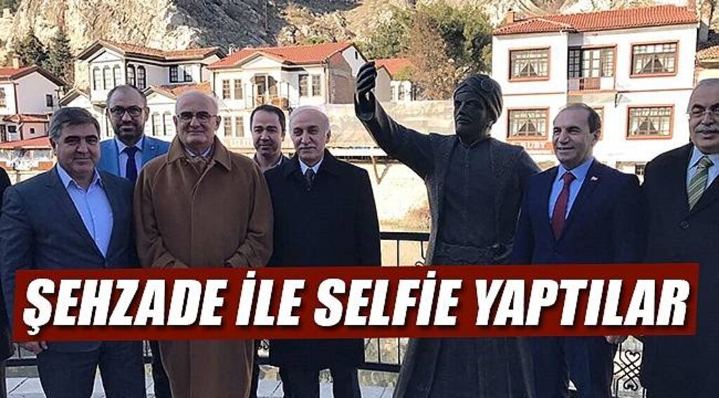 Şehzade ile selfie yaptılar
