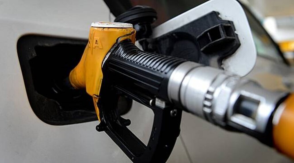 Benzine yine zam geliyor