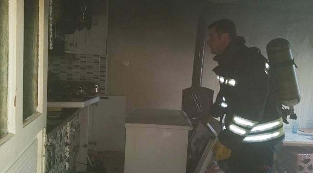 Ocakta unutulan tencere yangın çıkardı