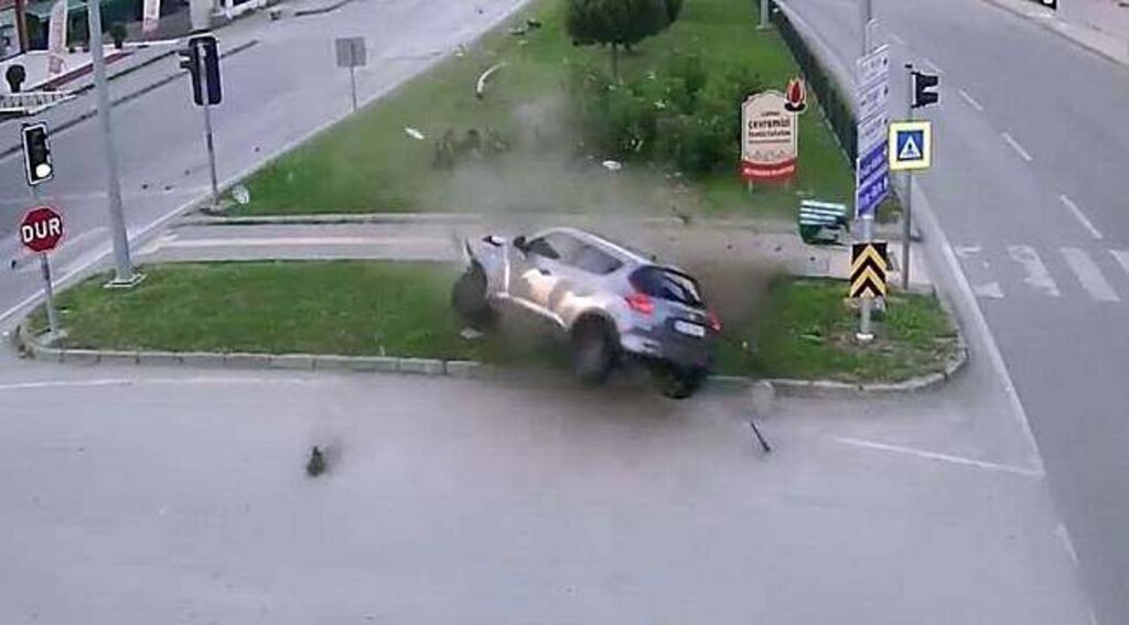 Samsun'da trafik kazaları MOBESE kameralarına yansıdı