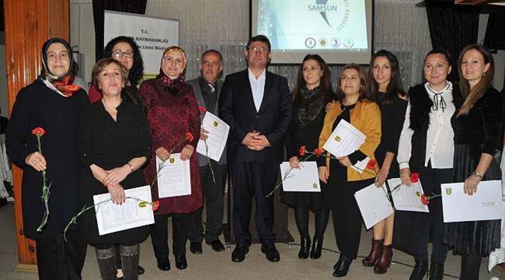 Yıldız öğretmenler belgelerini aldı
