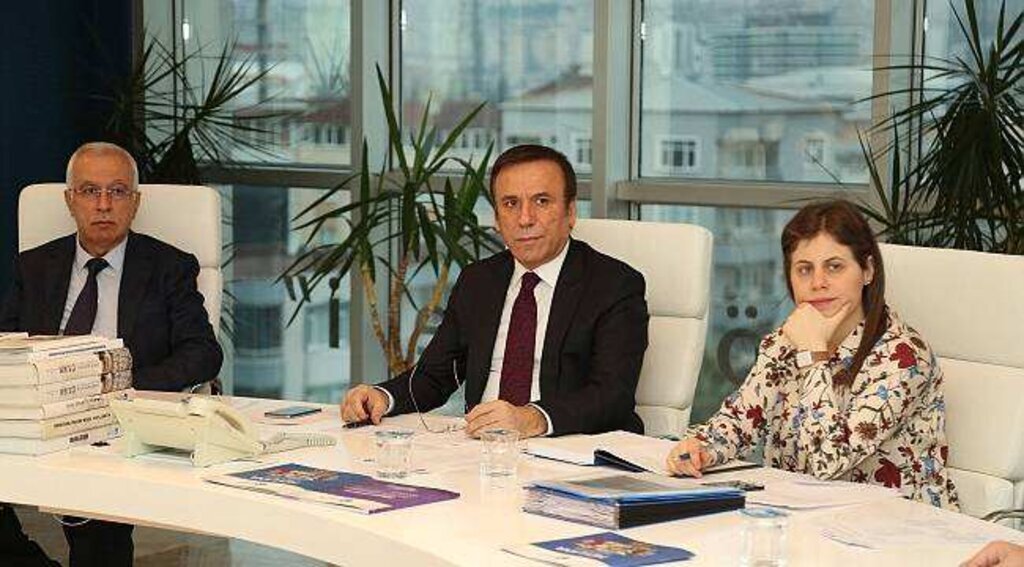 Milli ruhla çalışıyoruz