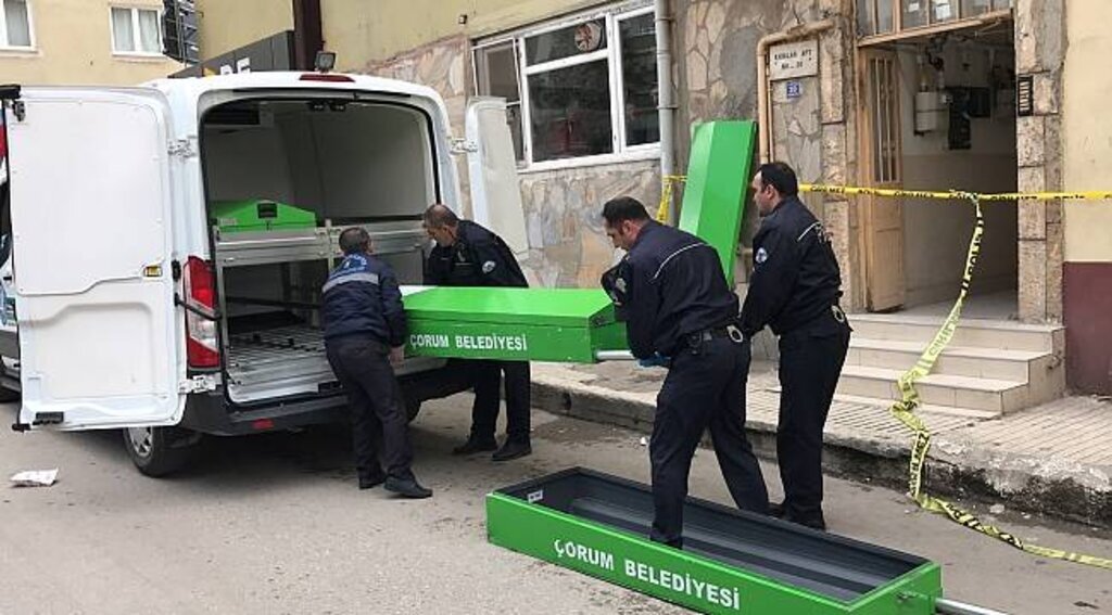 Eski eşi ile kayınbiraderini öldürüp kaçtı