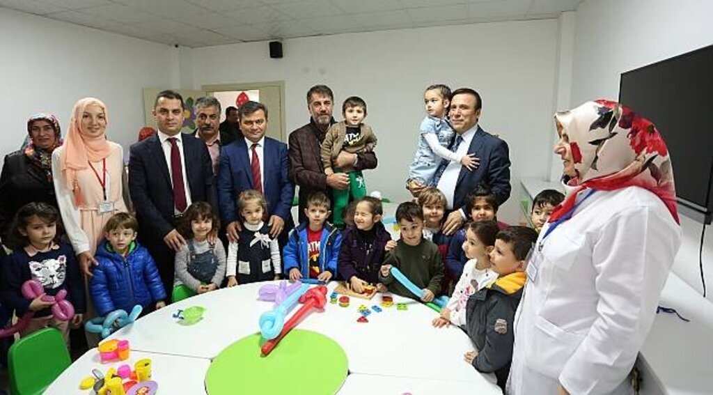 Genç'ten çocuklara anlamlı hediye