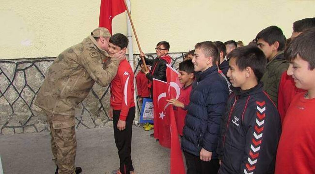 Öğrencilerden Mehmetçik'e moral mektubu
