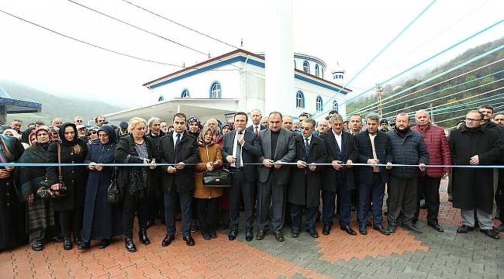 Canik'te camiler tek tek yenileniyor