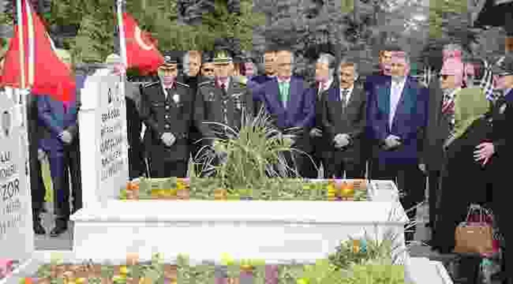 ŞEHİTLERİMİZ GURUR TİMSALLERİMİZ