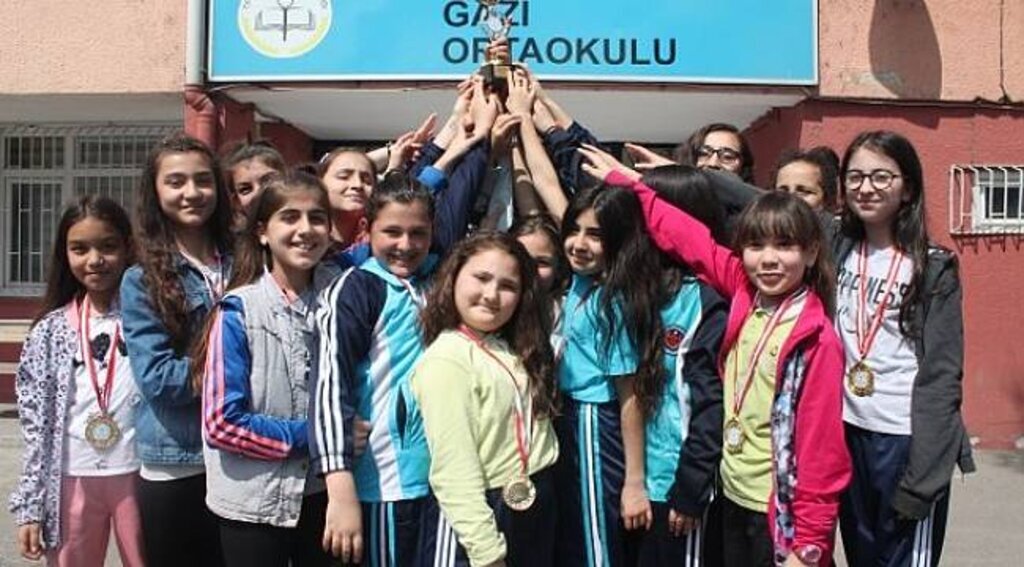 GAZİ ORTAOKULU KAYSERİ'DE TÜRKİYE FİNALİNE KATILIYOR