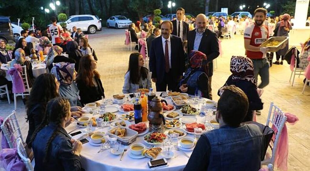 AK Parti iftarda buluştu