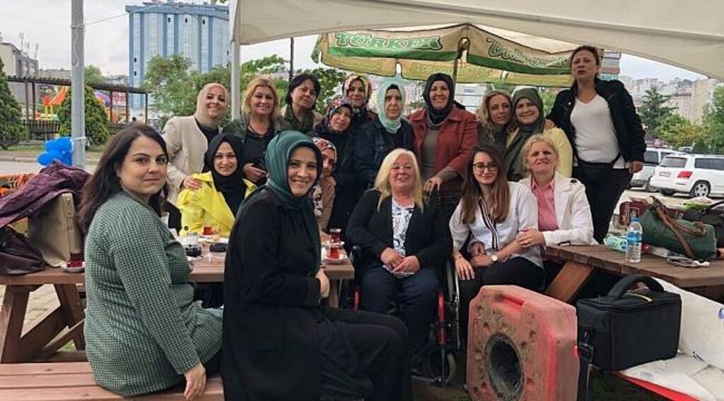 AK Parti Kadın Kollarından Engellilere destek