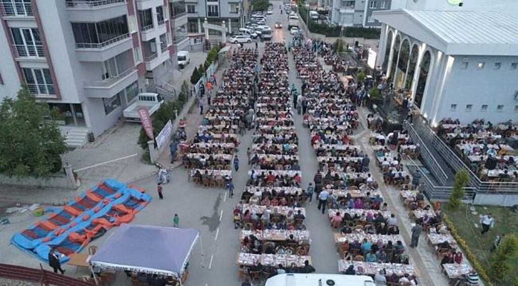 Derebahçe’de 3 bin kişilik dev iftar