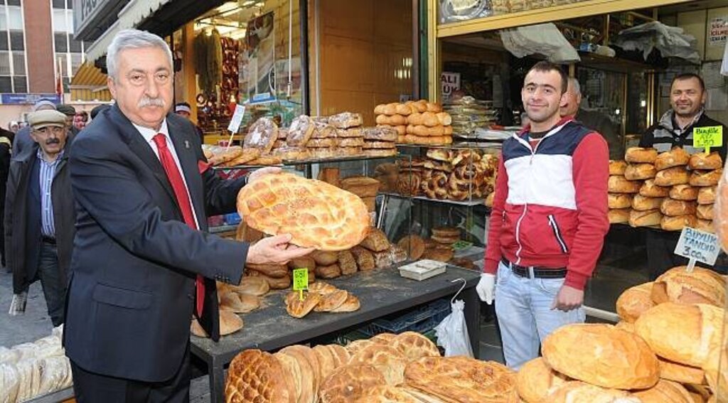 Palandöken, “Ramazan’da israf değil iftar sofrasına oturalım”