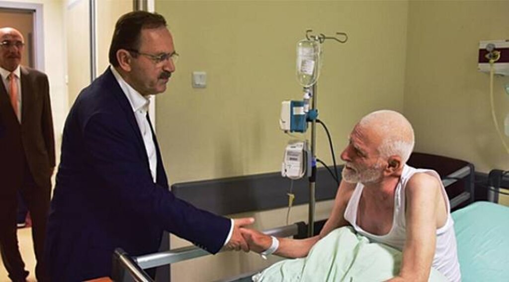 Şahin’den Kıbrıs Gazisi’ne hastanede sürpriz ziyaret