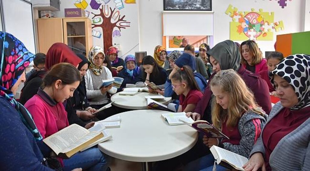 Samsun 7’den 77’ye kitap okuyor
