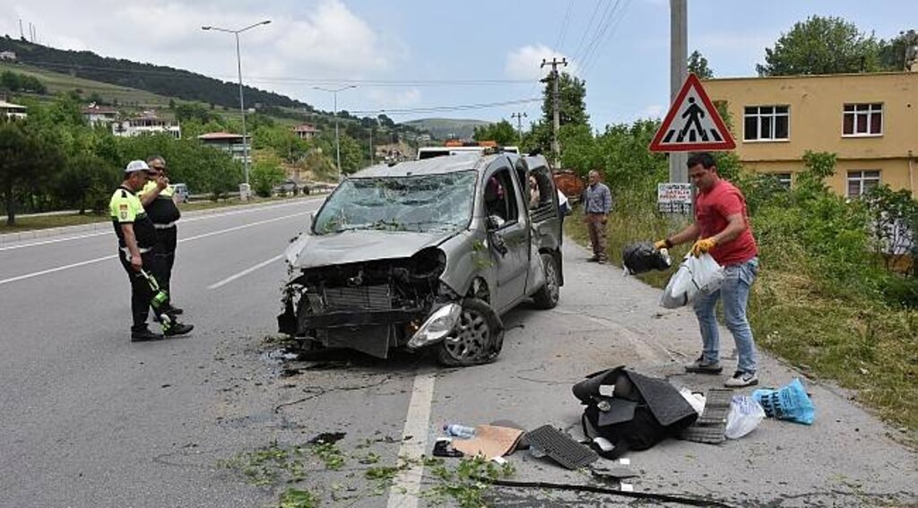 Samsun'da kamyonet şarampole devrildi: 7 yaralı
