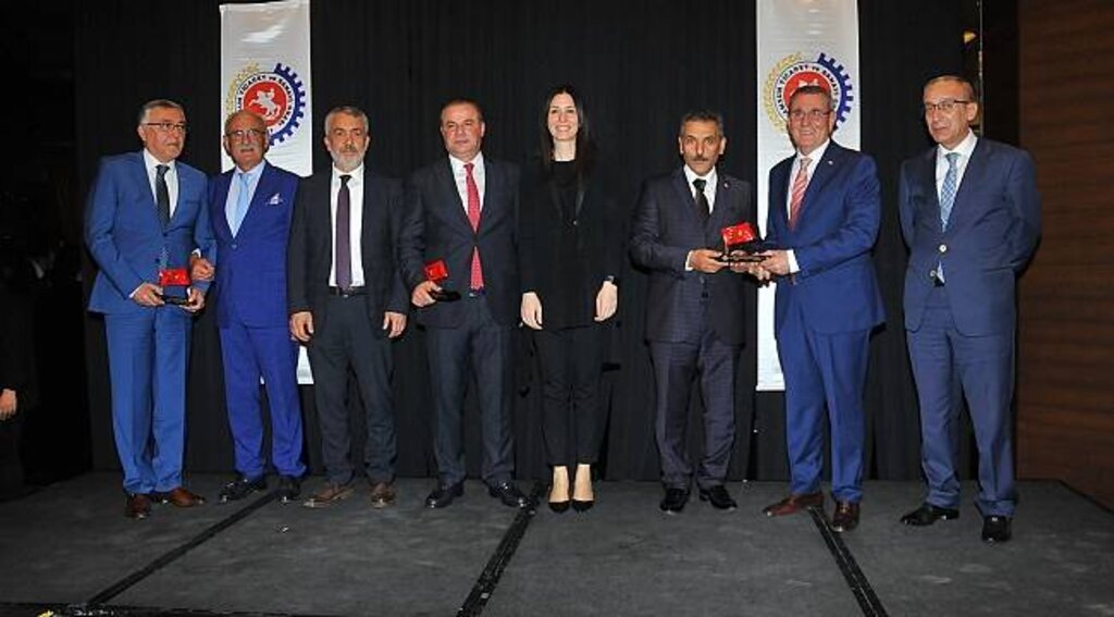 Samsun TSO’dan meclis üyelerine plaket