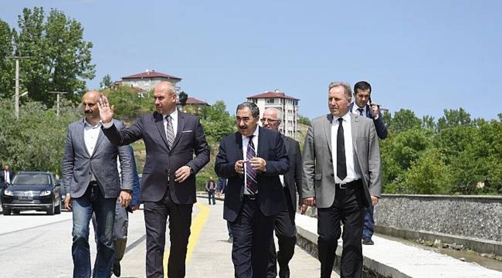 Tekkeköy'deki derelerin ıslah çalışmaları devam ediyor