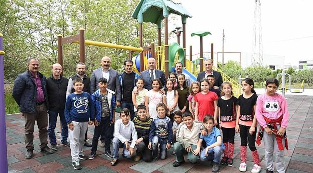 Tekkeköy’deki okullar ve çevreleri güzelleşiyor