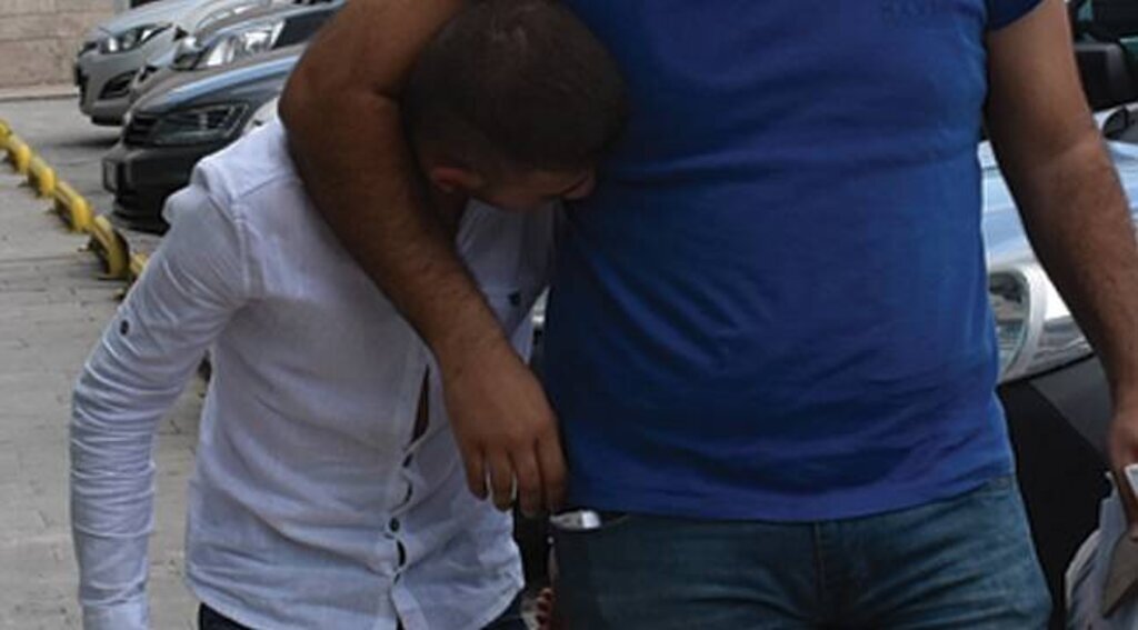 Arkadaşını bıçakladı
