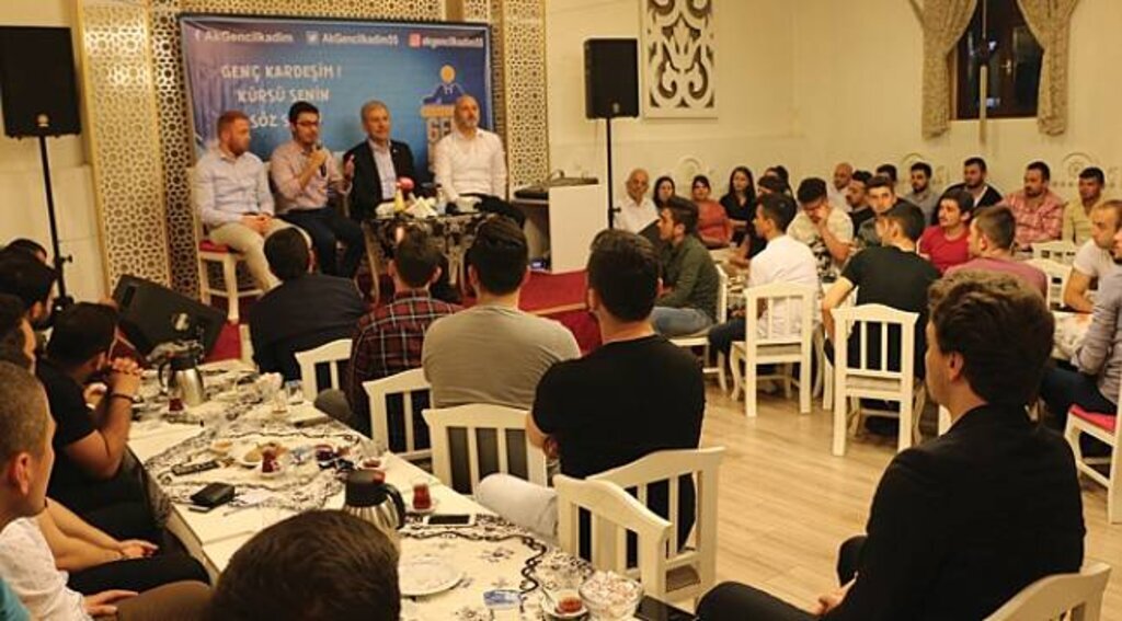 İlkadımlı gençler "Genç Kürsü" programında buluştu