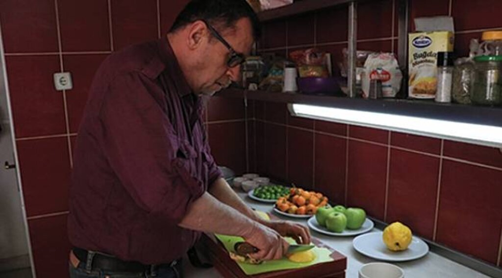 Meyveli yemeklerle sofraları renklendiriyor