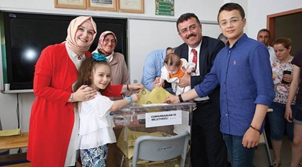 Taşçı oyunu ailesi ile kullandı