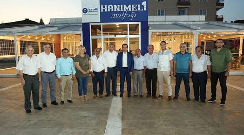 Genç meclis üyeleriyle buluştu