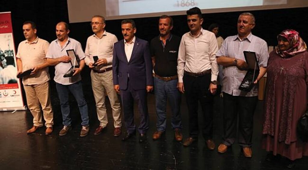 Kan bağışlayarak umut verenler ödüllendirildi