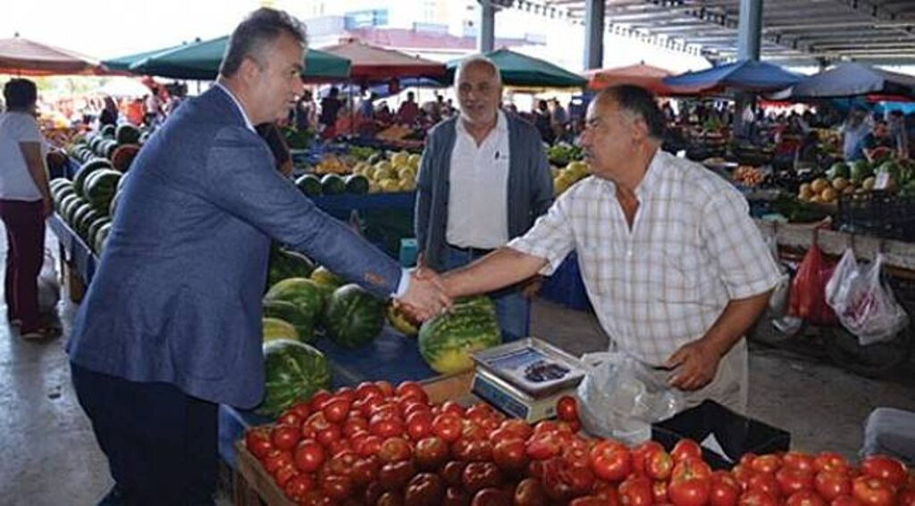 Topaloğlu pazar esnafı ile buluştu