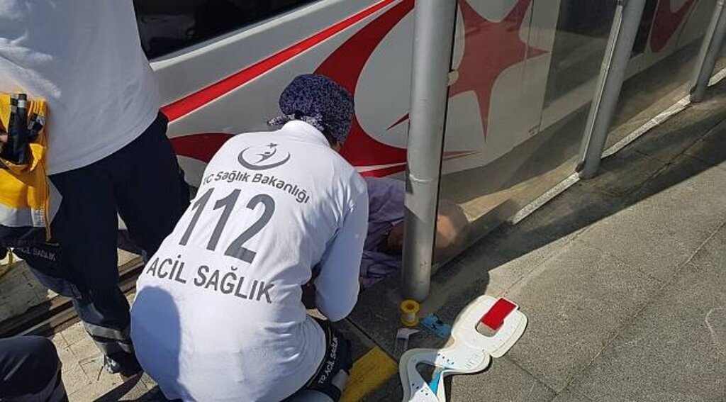 Samsun'da talihsiz kişi tramvayın altında kaldı