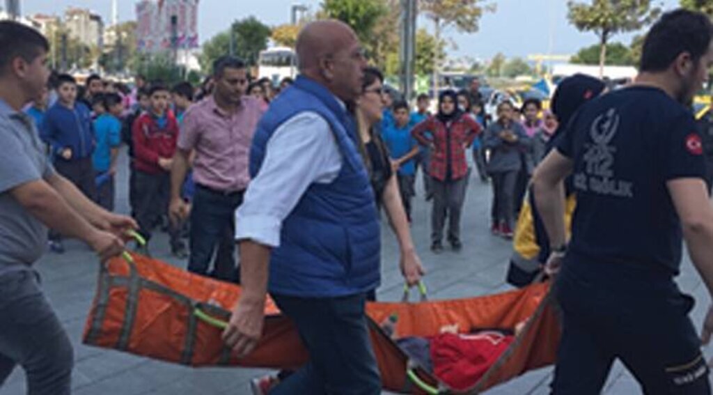 Piazza'da korkunç kaza: 12 öğrenci yaralandı