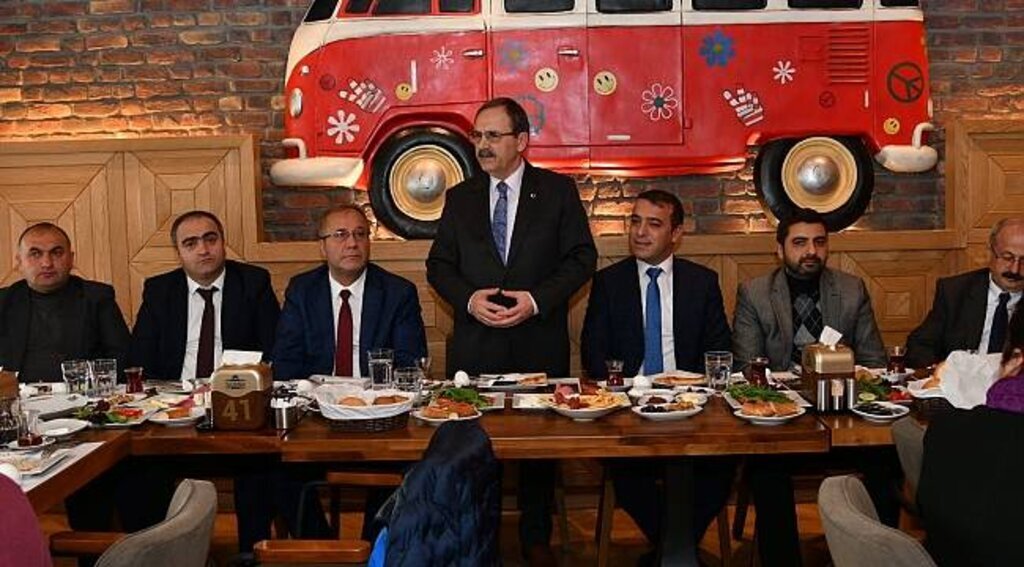 BAŞKAN ZİHNİ ŞAHİN GÜLSAN ESNAFIYLA BULUŞTU