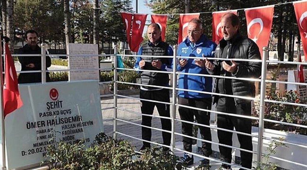 Samsunspor’dan Şehit Ömer Halisdemir’e vefa
