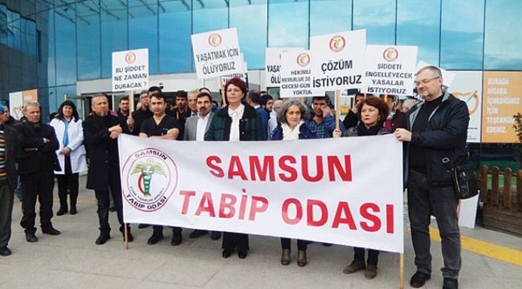 Doktorlar sağlıkta şiddeti protesto etti