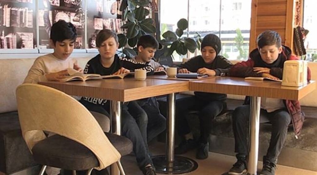 Kitap kurtları bu kafede buluşuyor