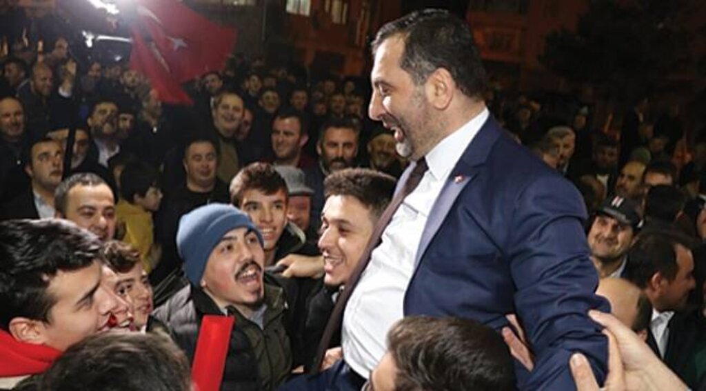 Miting havasında aday tanıtımı