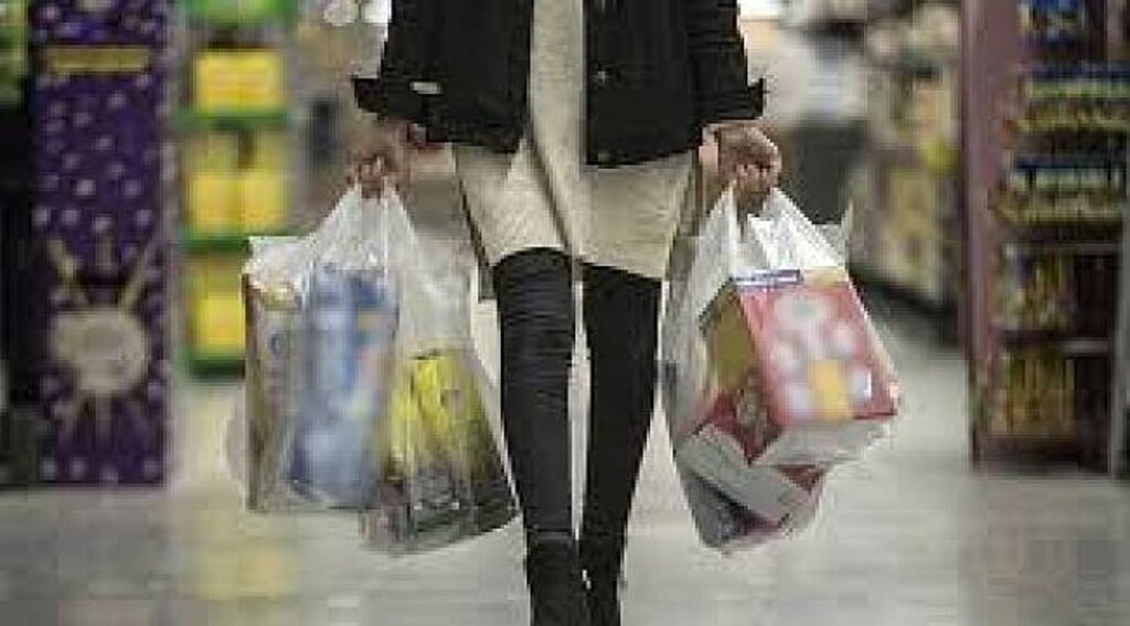 Plastik poşet kullanımı yarı yarıya azalacak