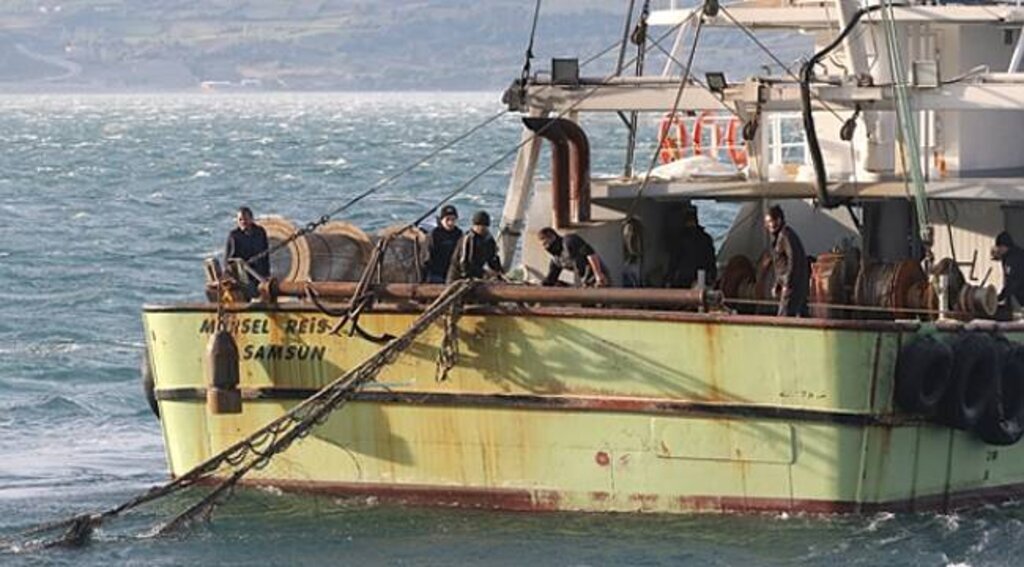 Sinop açıklarında balıkçı teknesi battı