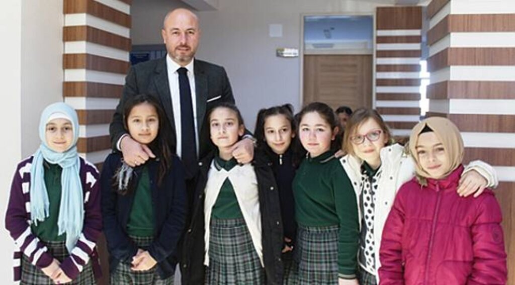 Togar, öğrencilerin karne heyecanına ortak oldu