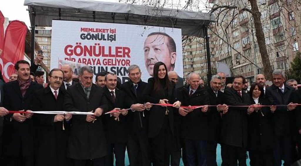 AK Parti’de miting gibi açılış