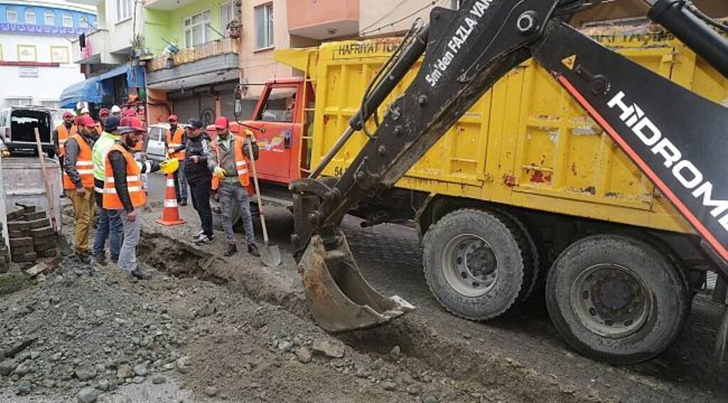 Anadolu Mahallesi'ne doğalgaz için ilk kazma vuruldu