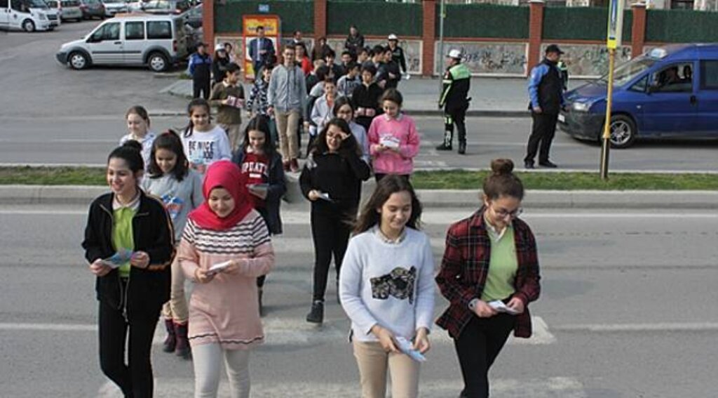 Samsun'da "Öncelik hayatın, öncelik yayanın" kampanyası
