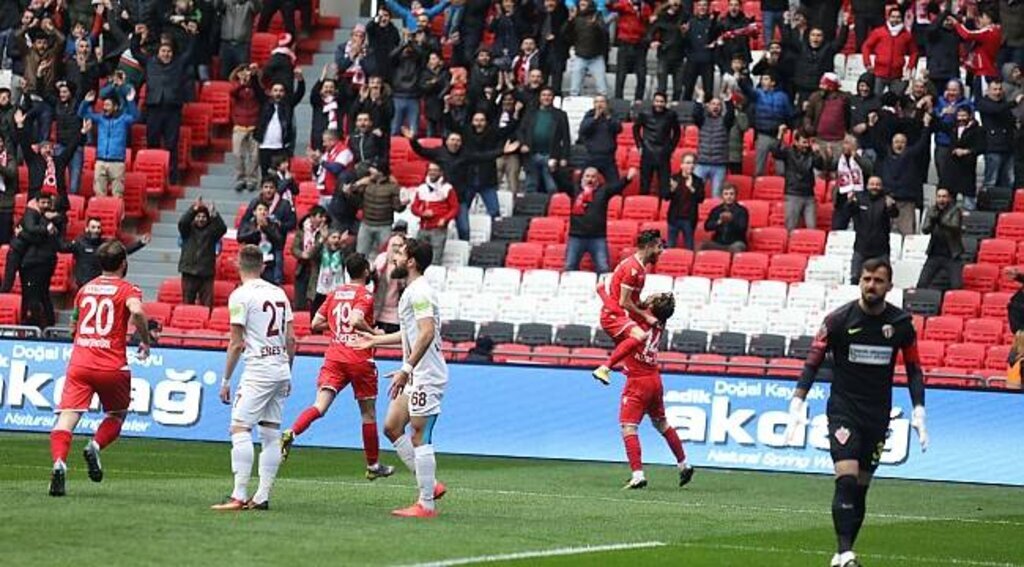 Samsunspor 3 puanı 3 golle aldı