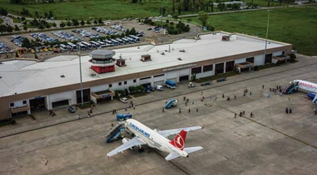 Uçaklar sis nedeniyle Samsun'a yönlendirildi