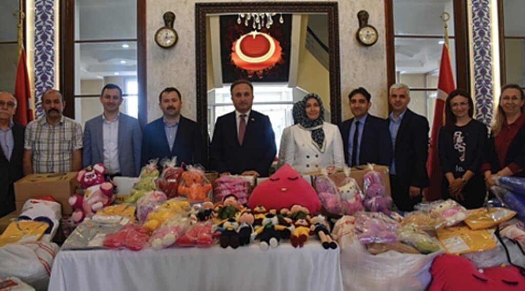 Cerablus’taki çocukların bayram hediyeleri Samsun’dan